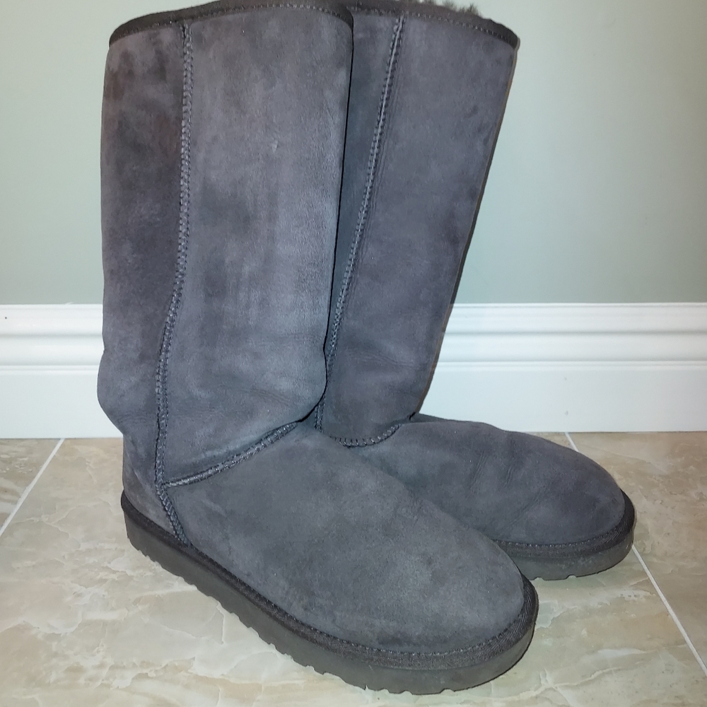 Womens UGG Boots in Chocolate Size 10